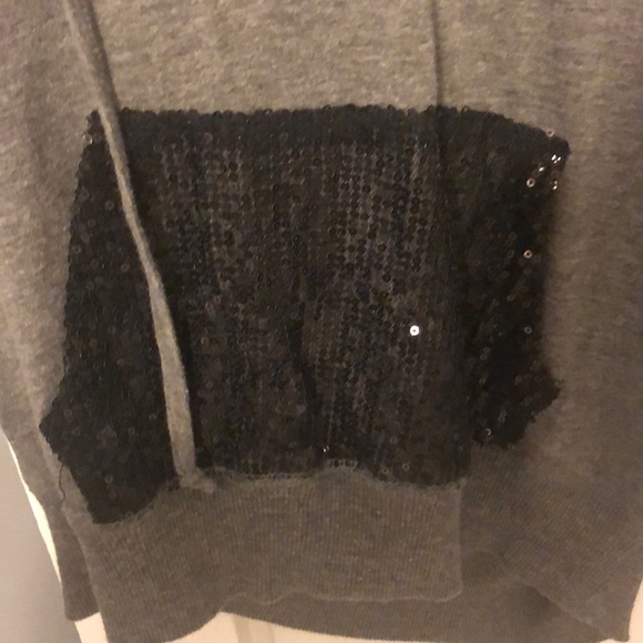 Long sleeved hoodie with sequence pocket - Picture 4 of 4